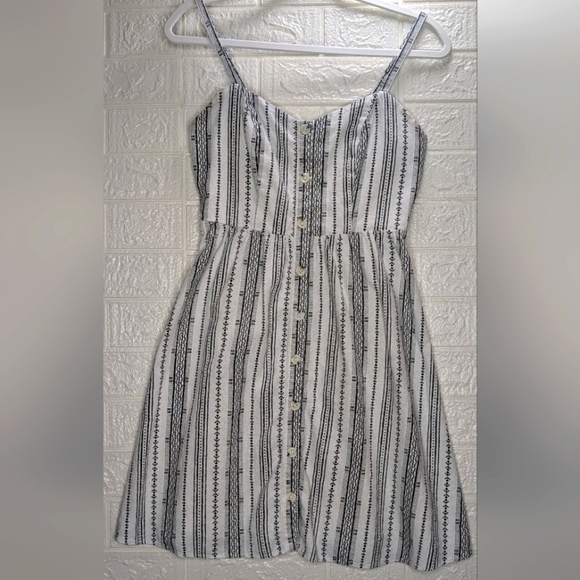242- Old Navy Striped Black and White Summer Dress (Boho) - Picture 1 of 7